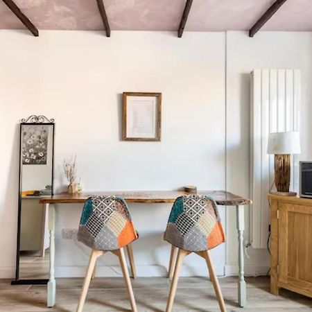 קארדיף Bedroom With Kitchenette, Private Bathroom And Parking מראה חיצוני תמונה