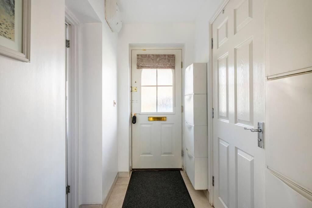 קארדיף Bedroom With Kitchenette, Private Bathroom And Parking מראה חיצוני תמונה