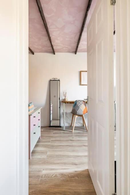 קארדיף Bedroom With Kitchenette, Private Bathroom And Parking מראה חיצוני תמונה