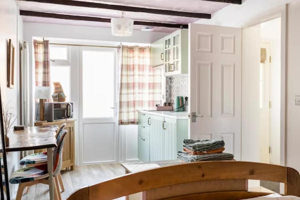 קארדיף Bedroom With Kitchenette, Private Bathroom And Parking מראה חיצוני תמונה