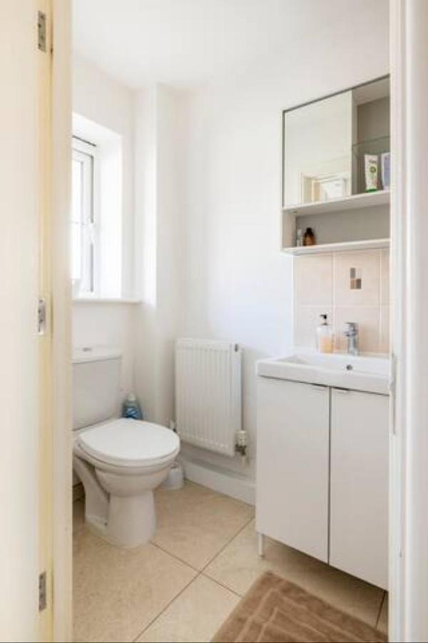 קארדיף Bedroom With Kitchenette, Private Bathroom And Parking מראה חיצוני תמונה