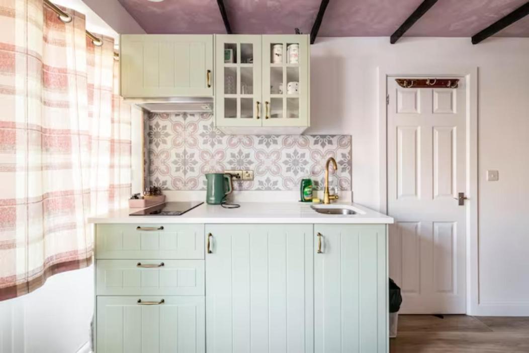 קארדיף Bedroom With Kitchenette, Private Bathroom And Parking מראה חיצוני תמונה